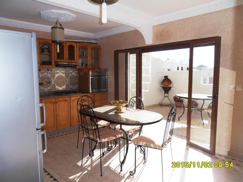 Appartement Terrasse Beau Soleil 에사우이라 객실 사진